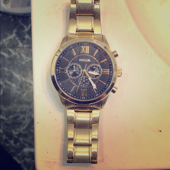 Fossil watch selling for 200 or best offer - Picture 1 of 1